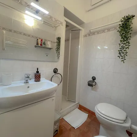 Apartment Sweet Bargello 3