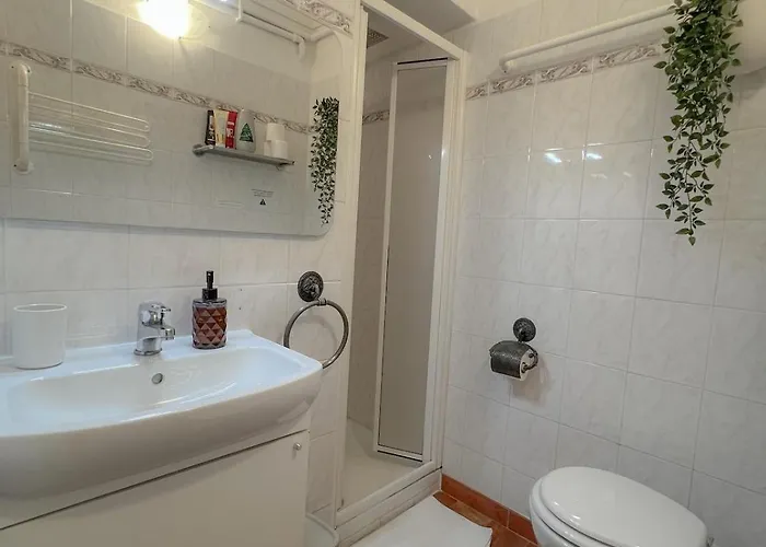 Apartment Sweet Bargello 3